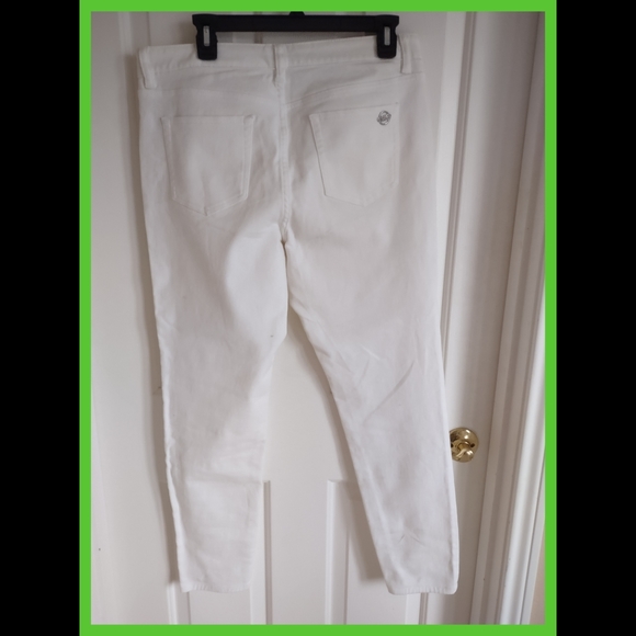 Michael Kors white jeans. Midrise skinny. Size regular 10. - Picture 3 of 6
